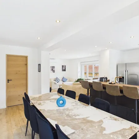 Evasion 12 People Balcony Parks Daire